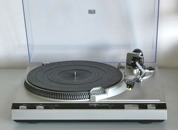 Click for more pictures! Technics SL-5100 Quartz Direct Drive Turntable