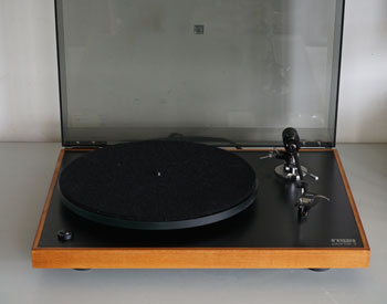 Click for more pictures! Rega Planar RP3 Audiophile Turntable