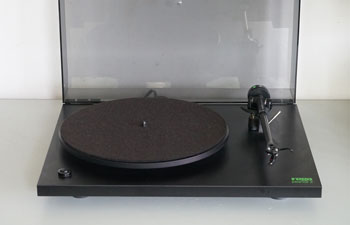 Click for more pictures! Rega Planar RP2 Audiophile Turntable