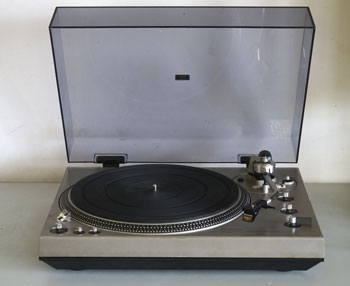 Click for more pictures! Technics SL-1300 Direct Drive Turntable