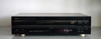 Click for more pictures! Denon DCM-340 5 disk CD Changer