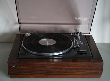 Click for more pictures! National Belt Drive Vintage Turntable