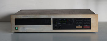Click for more pictures! Proton 300b Single Disc Player