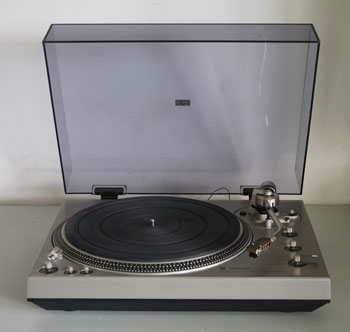 Click for more pictures! Technics SL-1300 Direct Drive Turntable