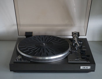Click for more pictures! Akai AP-207 Direct Drive Turntable
