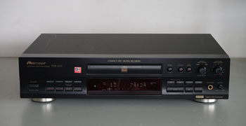 Click for more pictures! Pioneer PDR-609 CD Recorder