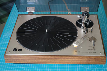 Click for more pictures! Akai AP-005 Vintage Turntable