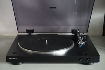 Click for more pictures! Pioneer PL30K Belt Drive Turntable