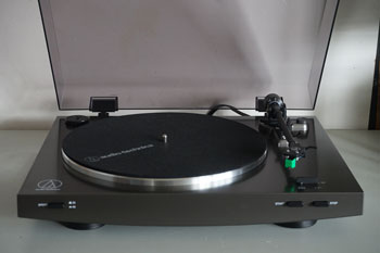 Click for more pictures! Audio Technica LP-2x Belt Drive Turntable