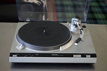 Click for more pictures! Technics SL-3300 Direct Drive Turntable