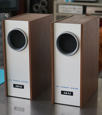 Click for more pictures! Akai SW-30 Jet Stream Speakers