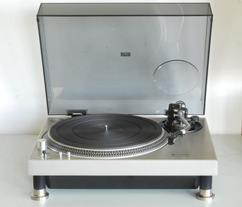 Click for more pictures! Technics SL-120 Vintage Professional Turntable