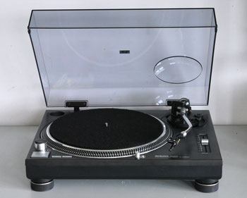 Click for more pictures! Technics SL-1210 MK2 Professional Turntable