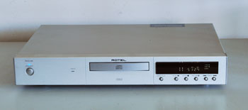 Click for more pictures! Rotel RCD-02 CD Player