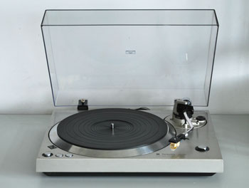 Click for more pictures! Technics SL-1401 Professional Turntable