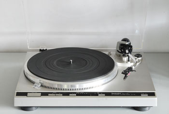 Click for more pictures! Technics SL-Q3 Direct Drive Turntable