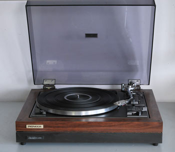 Click for more pictures! Pioneer PLA-45D Belt Drive Turntable