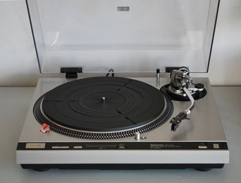 Click for more pictures! Technics SL-1600 Mk2 Professional Turntable