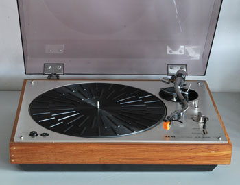 Click for more pictures! Akai AP-005 Belt Drive Turntable