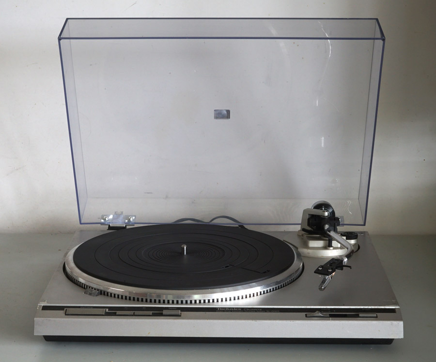 Technics SL-Q303 Direct Drive Turntable picture 1