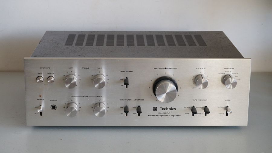Technics SU-3200 Vintage Audiophile Amplifier picture 1