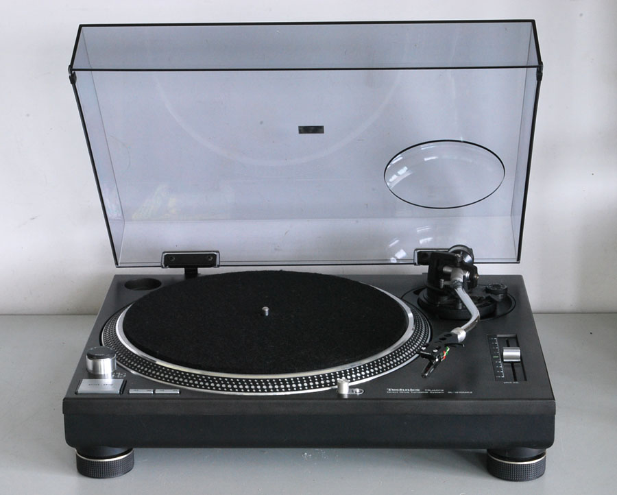 Technics SL-1210 MK2 Professional Turntable picture 1